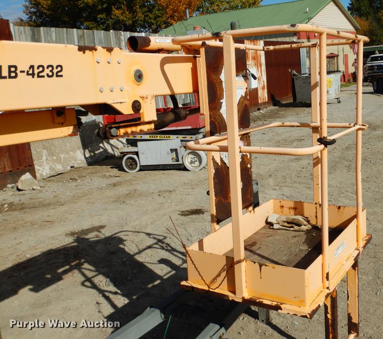 image for item DF2042 1997 Workforce XLB-4232 boom lift