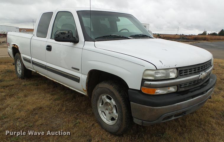 image for item DF2816 1999 Chevrolet Silverado 1500 Ext. Cab pickup truck