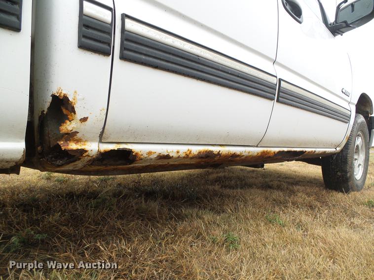 image for item DF2816 1999 Chevrolet Silverado 1500 Ext. Cab pickup truck