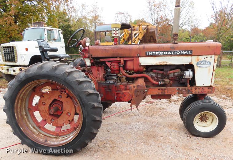 image for item DN9212 International 560 tractor