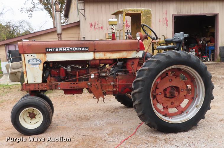 image for item DN9212 International 560 tractor