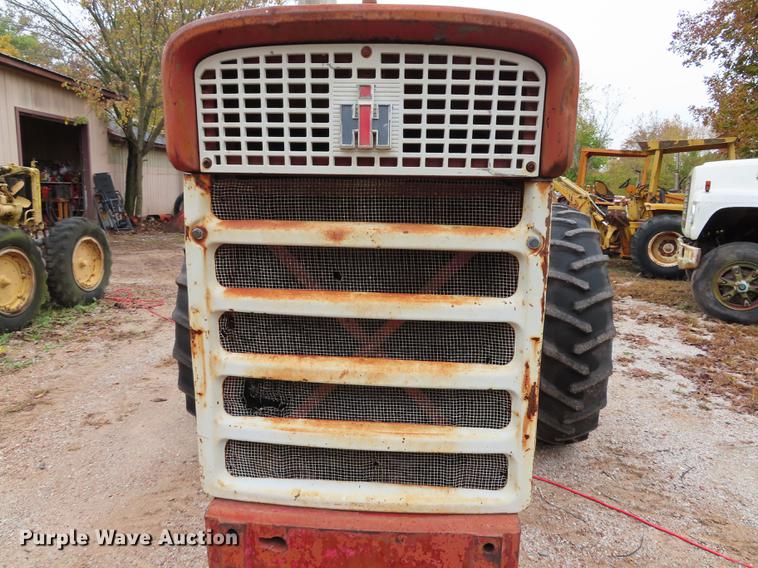 image for item DN9212 International 560 tractor