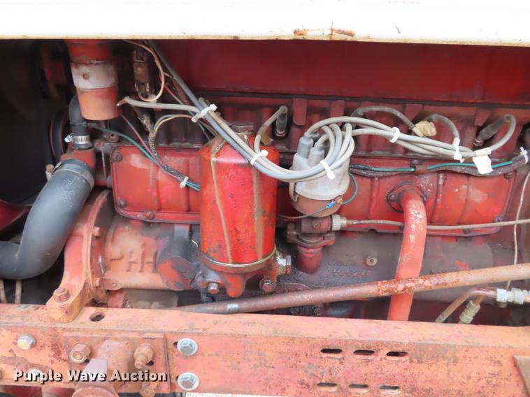 image for item DN9212 International 560 tractor