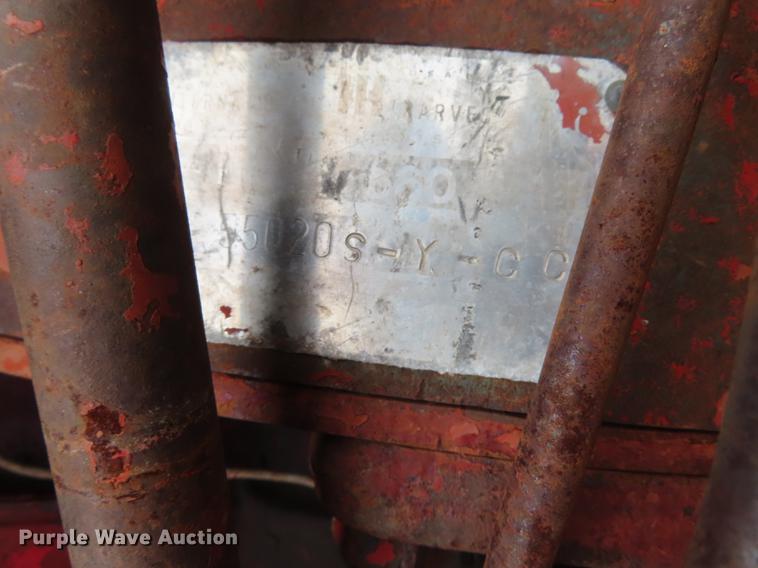 image for item DN9212 International 560 tractor