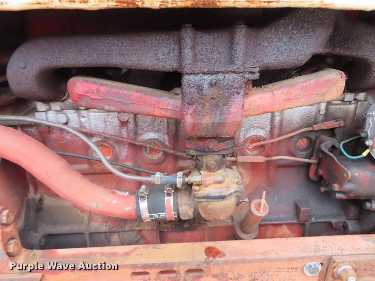 image for item DN9212 International 560 tractor