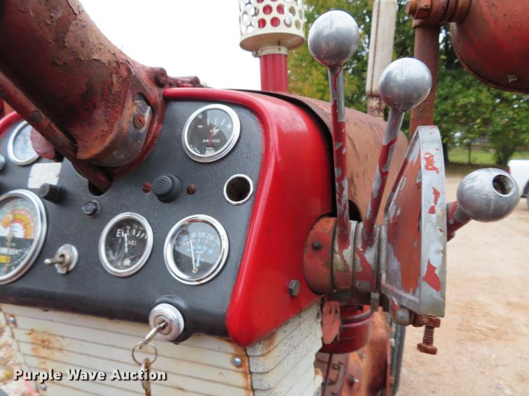 image for item DN9212 International 560 tractor