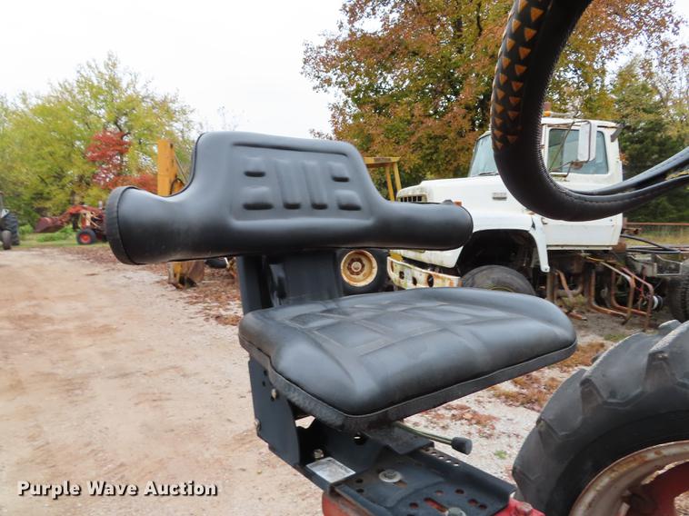 image for item DN9212 International 560 tractor