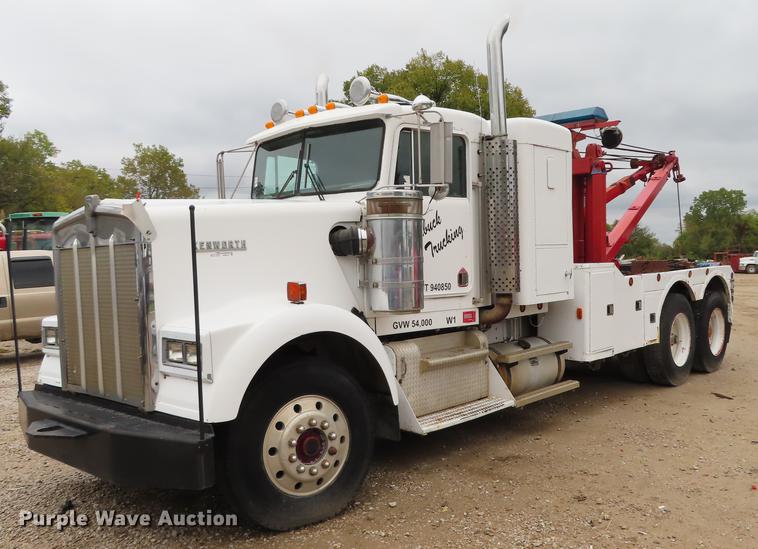 image for item DN9219 1982 Kenworth W900 wrecker truck