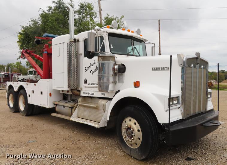 image for item DN9219 1982 Kenworth W900 wrecker truck