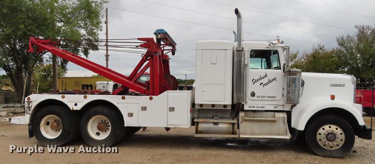 image for item DN9219 1982 Kenworth W900 wrecker truck