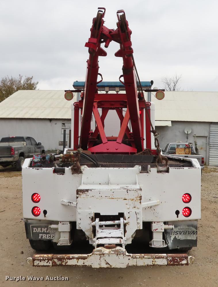 image for item DN9219 1982 Kenworth W900 wrecker truck