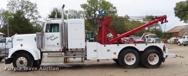 image for item DN9219 1982 Kenworth W900 wrecker truck