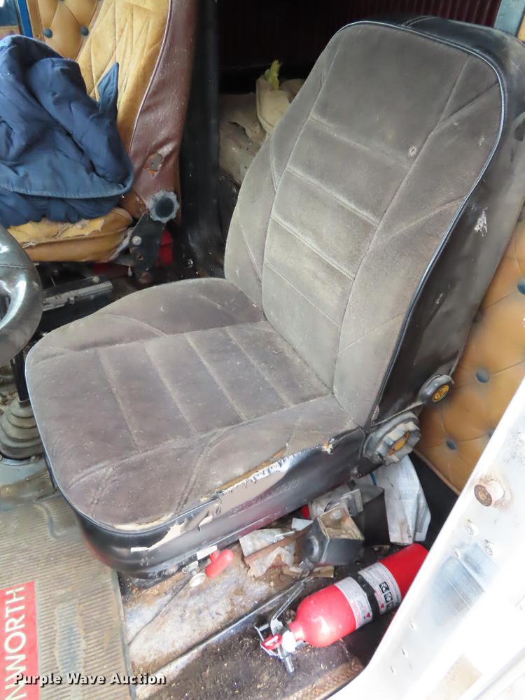 image for item DN9219 1982 Kenworth W900 wrecker truck