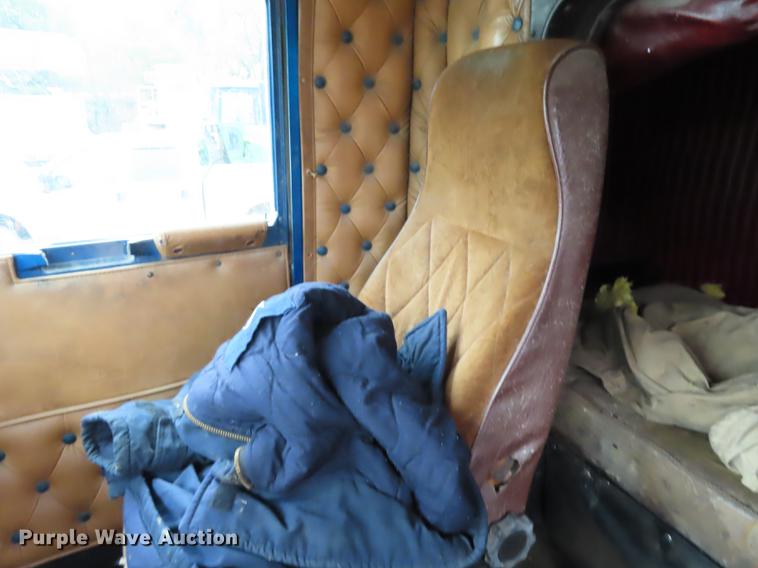 image for item DN9219 1982 Kenworth W900 wrecker truck