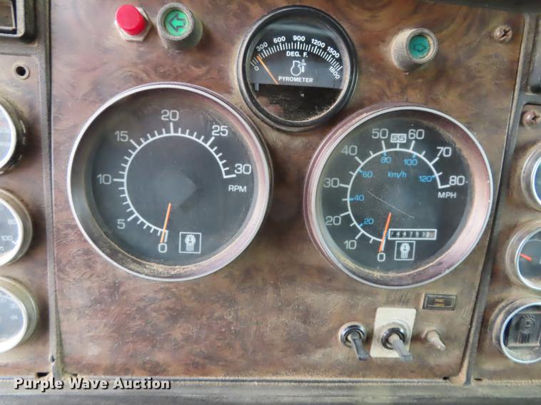 image for item DN9219 1982 Kenworth W900 wrecker truck