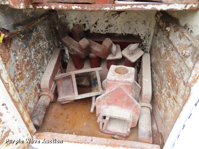 image for item DN9219 1982 Kenworth W900 wrecker truck