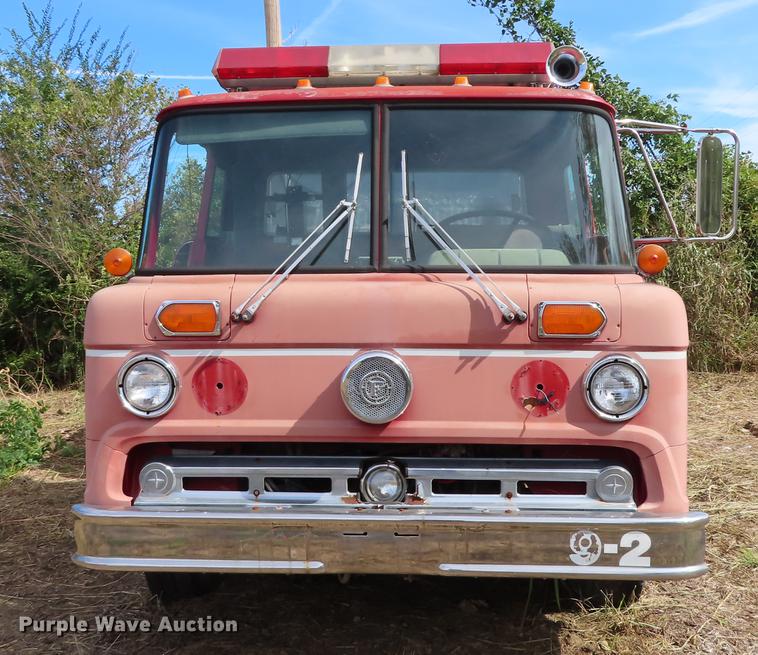 image for item DN9231 1987 Ford C8000 fire truck