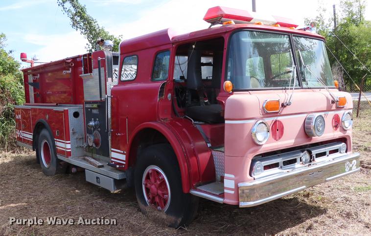 image for item DN9231 1987 Ford C8000 fire truck