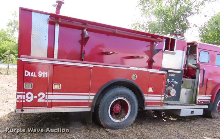 image for item DN9231 1987 Ford C8000 fire truck
