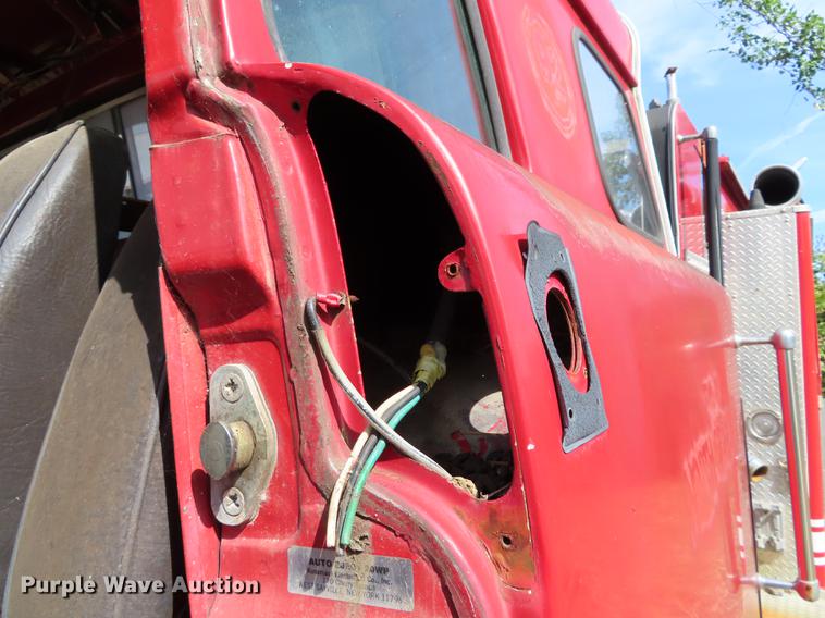 image for item DN9231 1987 Ford C8000 fire truck