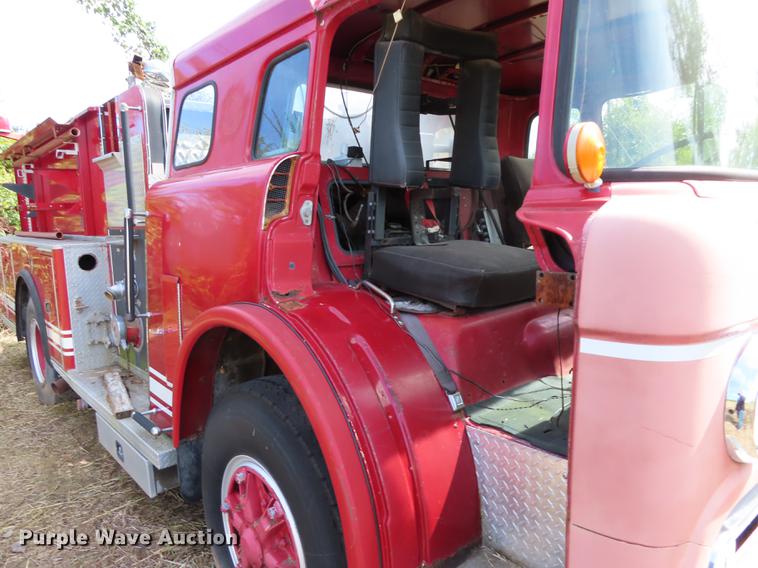 image for item DN9231 1987 Ford C8000 fire truck