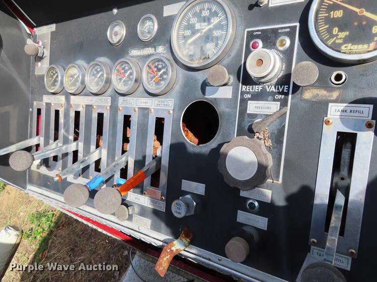 image for item DN9231 1987 Ford C8000 fire truck