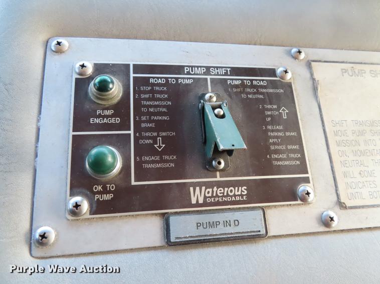 image for item DN9233 1993 Smeal fire truck