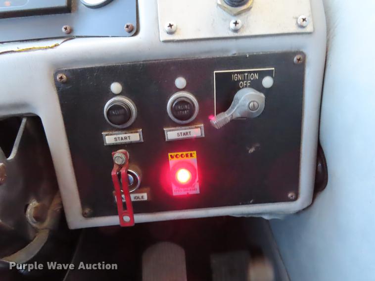 image for item DN9233 1993 Smeal fire truck