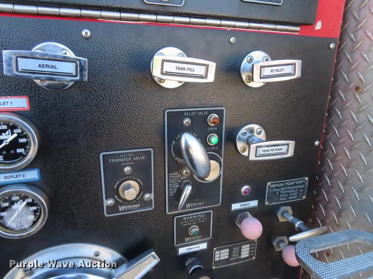 image for item DN9233 1993 Smeal fire truck