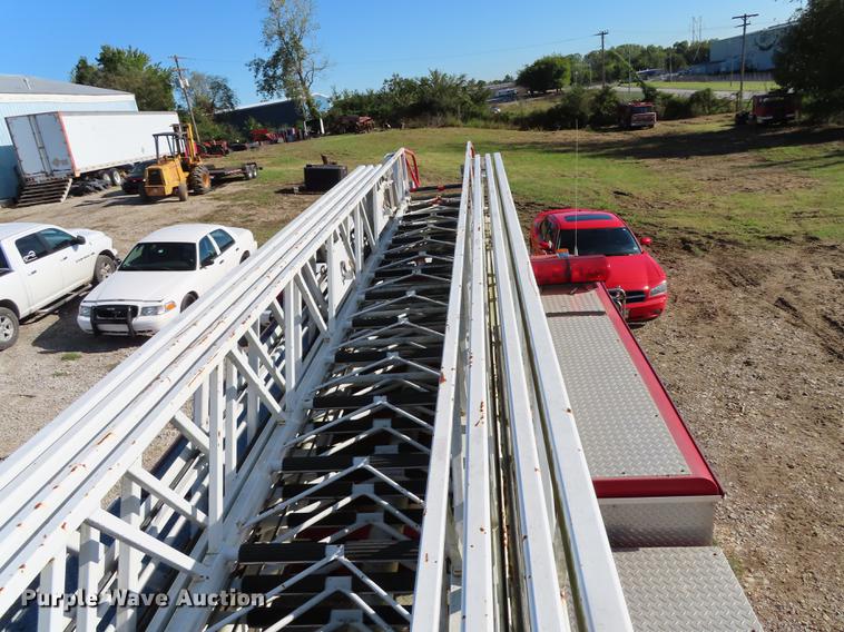 image for item DN9233 1993 Smeal fire truck