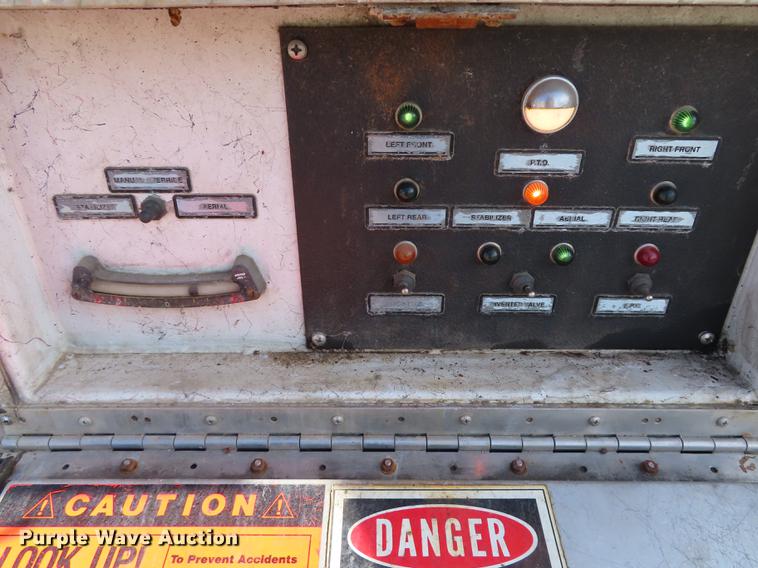 image for item DN9233 1993 Smeal fire truck