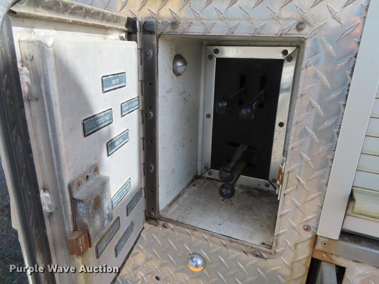 image for item DN9233 1993 Smeal fire truck