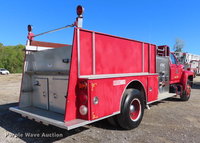 image for item DN9234 1988 Ford F800 fire truck