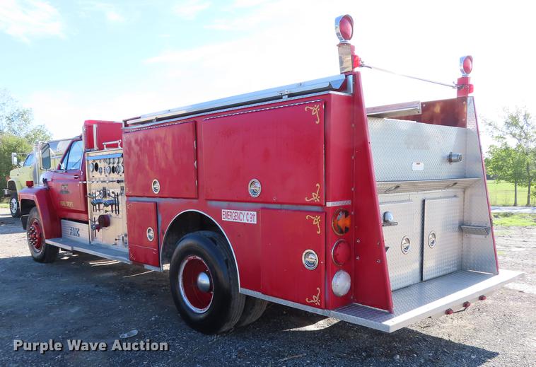 image for item DN9234 1988 Ford F800 fire truck