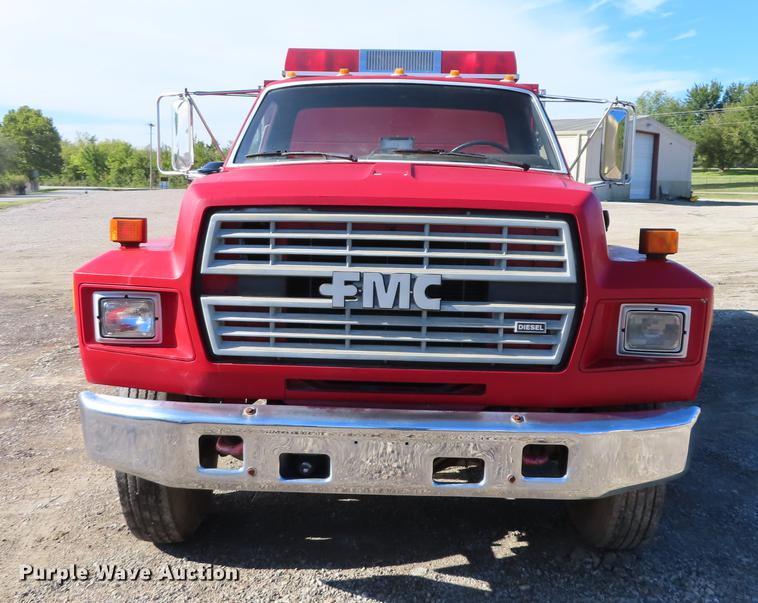 image for item DN9234 1988 Ford F800 fire truck