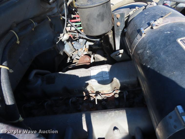 image for item DN9234 1988 Ford F800 fire truck