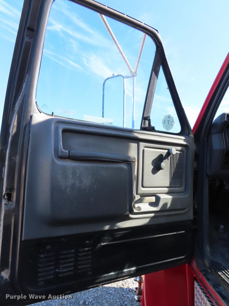 image for item DN9234 1988 Ford F800 fire truck