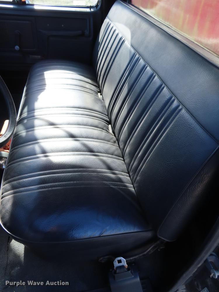 image for item DN9234 1988 Ford F800 fire truck