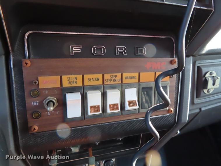 image for item DN9234 1988 Ford F800 fire truck