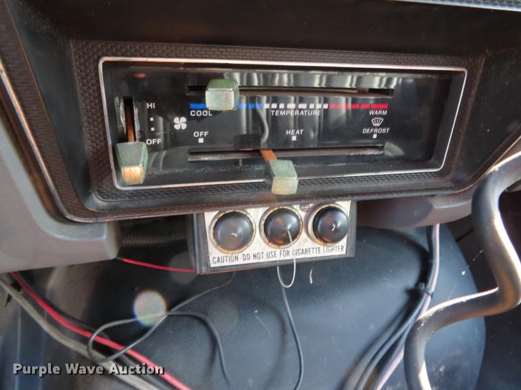 image for item DN9234 1988 Ford F800 fire truck