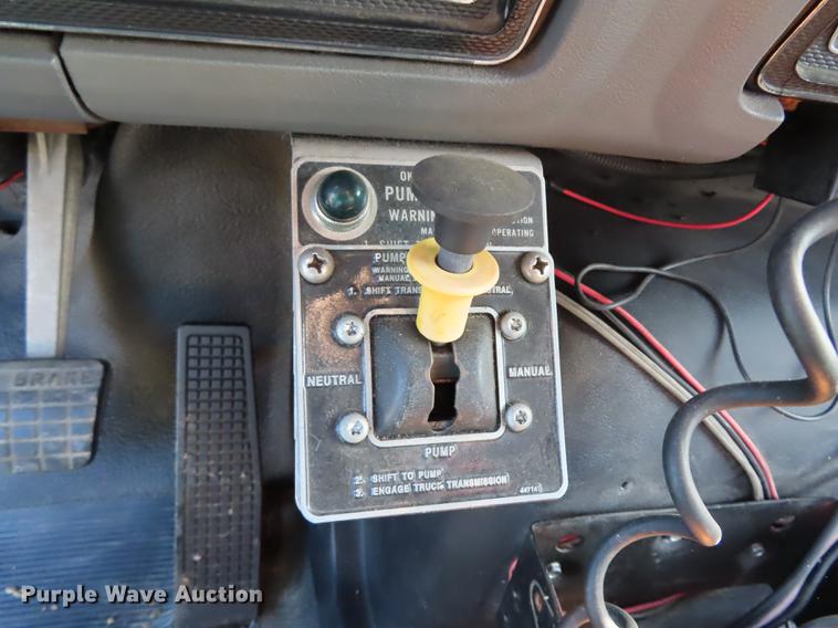 image for item DN9234 1988 Ford F800 fire truck