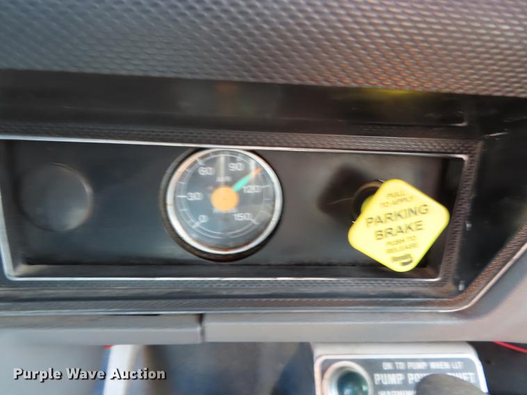 image for item DN9234 1988 Ford F800 fire truck