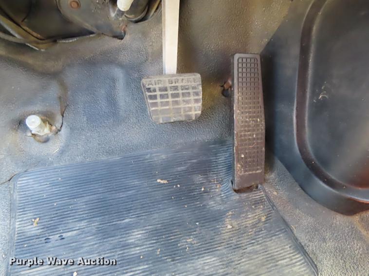 image for item DN9234 1988 Ford F800 fire truck