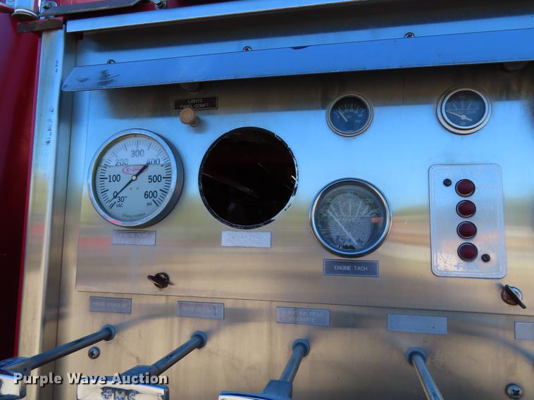 image for item DN9234 1988 Ford F800 fire truck