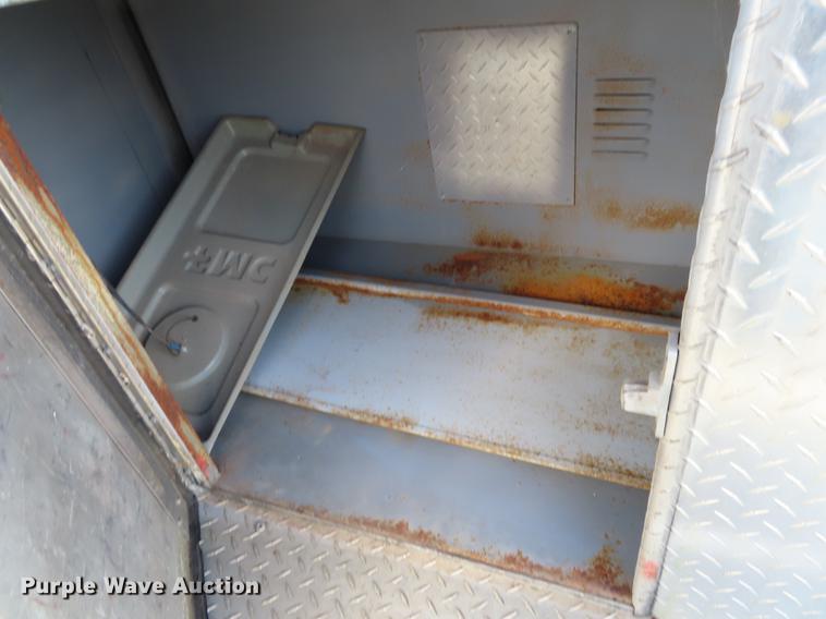 image for item DN9234 1988 Ford F800 fire truck