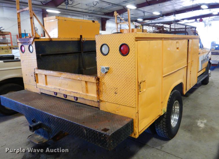 image for item DN9237 1994 Ford F450 Super Duty utility truck