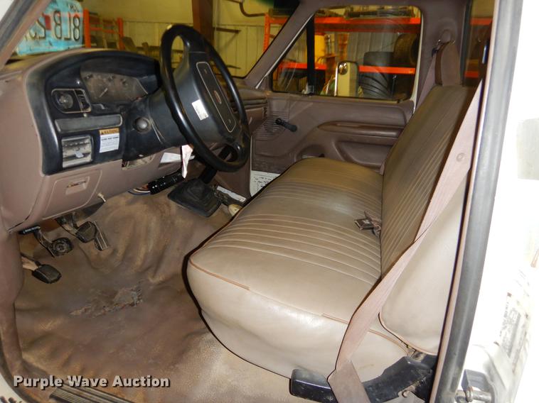 image for item DN9237 1994 Ford F450 Super Duty utility truck