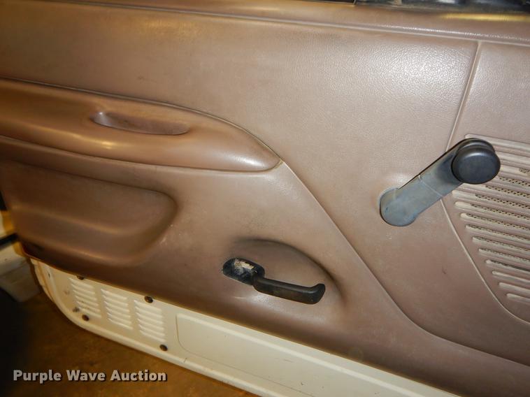 image for item DN9237 1994 Ford F450 Super Duty utility truck