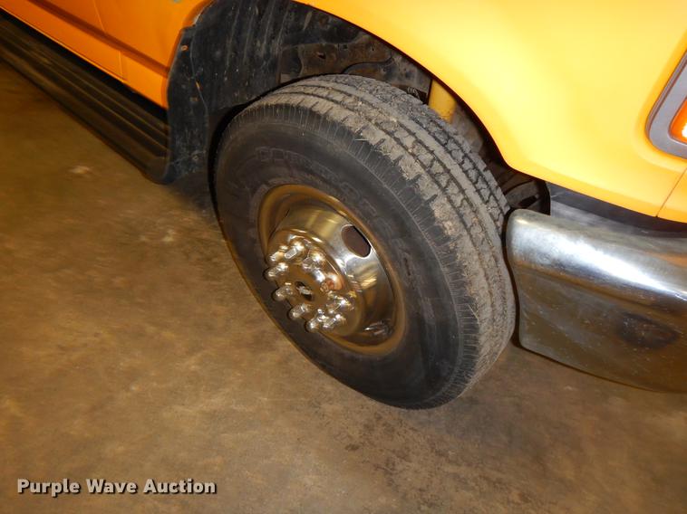 image for item DN9237 1994 Ford F450 Super Duty utility truck