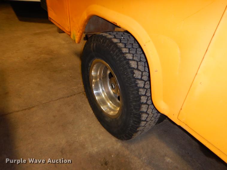 image for item DN9237 1994 Ford F450 Super Duty utility truck